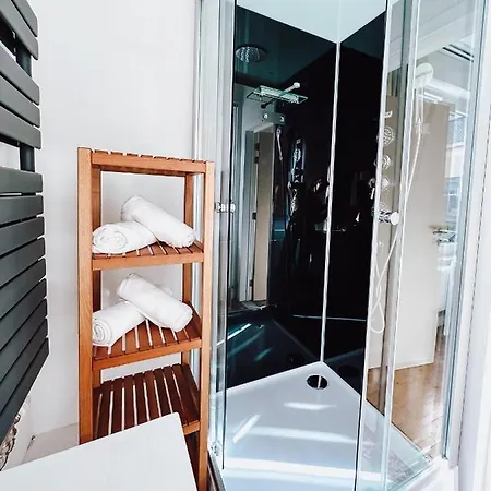 Sur - Sea, Sun, City-centre Apartment *